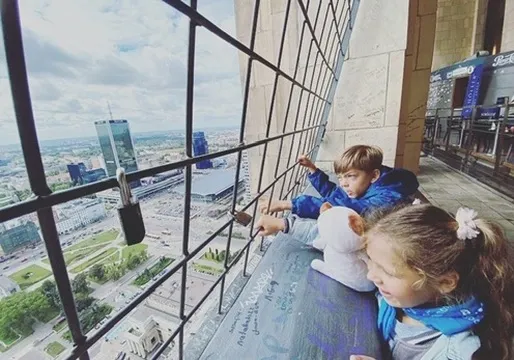Two Ukrainian children overlooking Warsaw